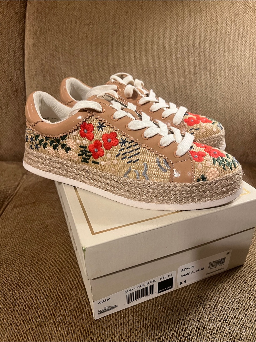 NWT Dolce Vita Sand Floral Raffia Espadrille Sneakers with Red Flower Embroidery